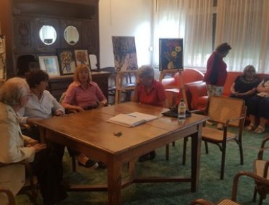 Polaznici rade na autorskoj predstavi diplomirane dramaturginje Maje Sviben a na temu okupljanja povodom godišnjice mature! Polaznici rade na autorskoj predstavi diplomirane dramaturginje Maje Sviben a na temu okupljanja povodom godišnjice mature